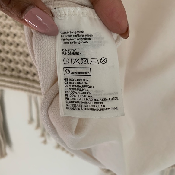 H&M Divided “Stay Positive” Cropped Top - Picture 5 of 5